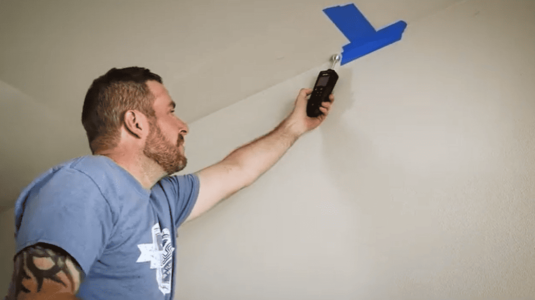 Person using a Flir MR59 with blue paint on a wall
