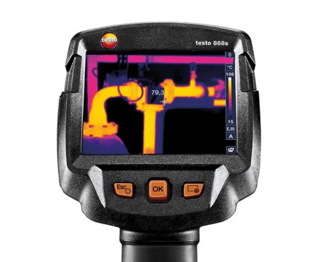 Thermographic camera with a pipe inspection on the screen, brand 'testo' visible