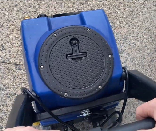 EsteamE600 with a black circular component on a gray pavement background