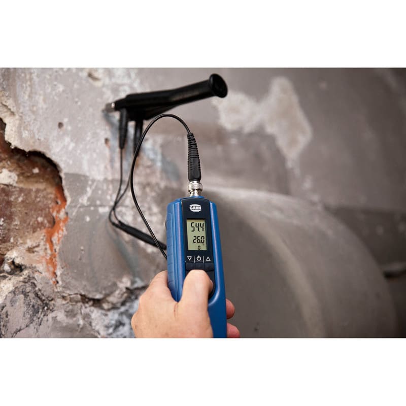 Gann Hydromette_BL_E in use to check the moisture in the walls