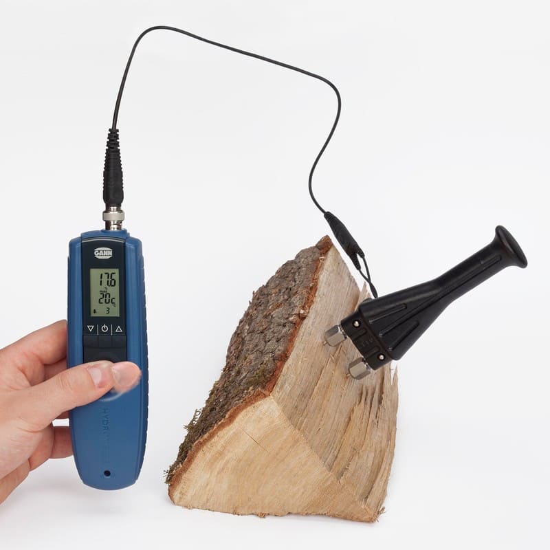 Hydromette BL H 40 in use on a wood in a white background